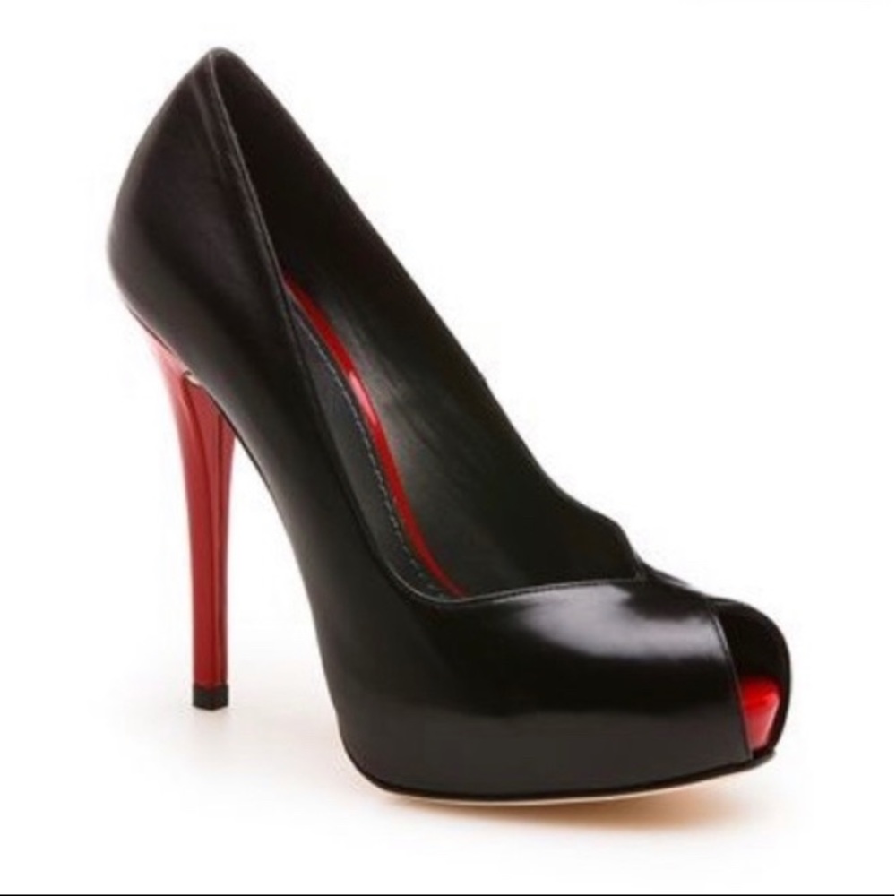 Stuart Weitzman Peep-toe Pump